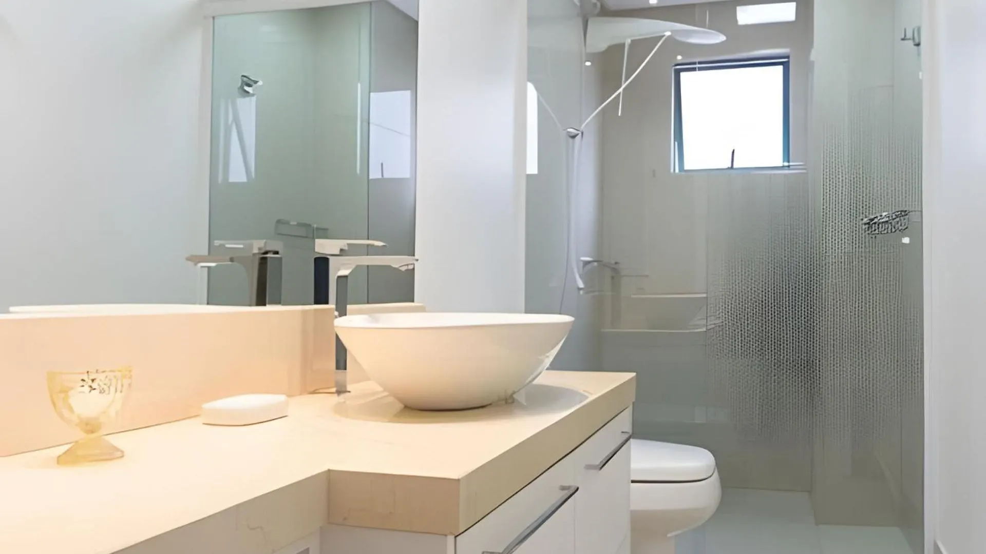 Alto Padrao, 3 Vagas, 4 Suites, 100 Metros Praia Balneário Camboriú